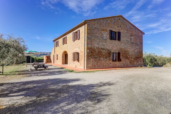 Foto van Zonnig appartement met tuin - Vakantiehuis in Gambassi Terme-Fi - ExteriorSummer