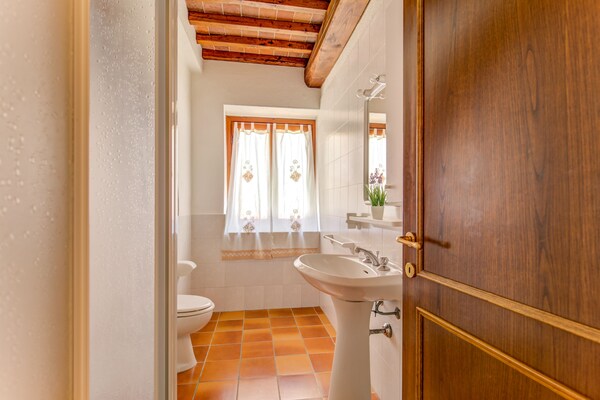 Foto van Zonnig appartement met tuin - Vakantiehuis in Gambassi Terme-Fi - BathRoom