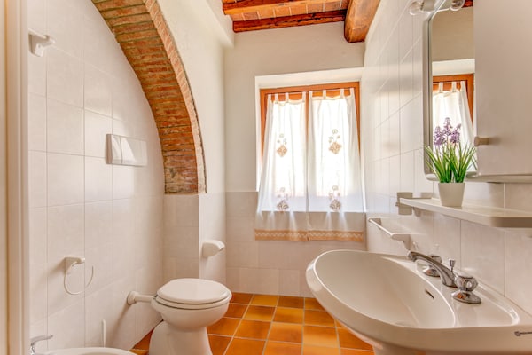 Foto van Zonnig appartement met tuin - Vakantiehuis in Gambassi Terme-Fi - BathRoom