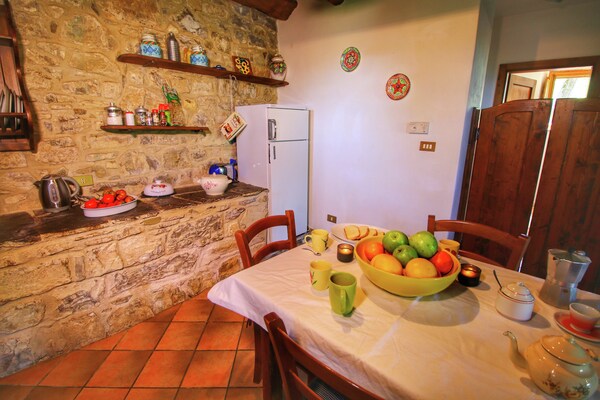 Foto van Boerderij met zwembad, Ortignano - Vakantiehuis in Ortignano - DiningRoom
