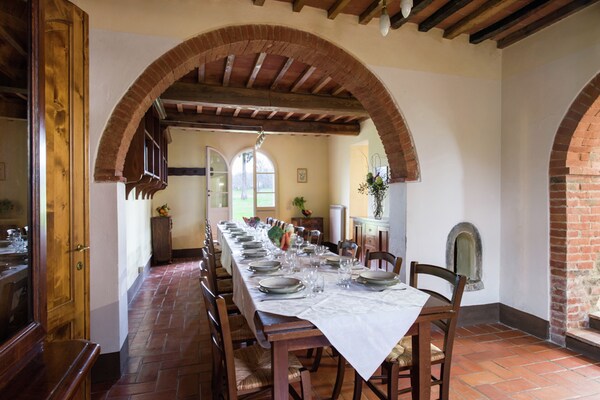 Foto van Villa met zwembad in Marciano - Vakantiehuis in Marciano Della Chiana - DiningRoom
