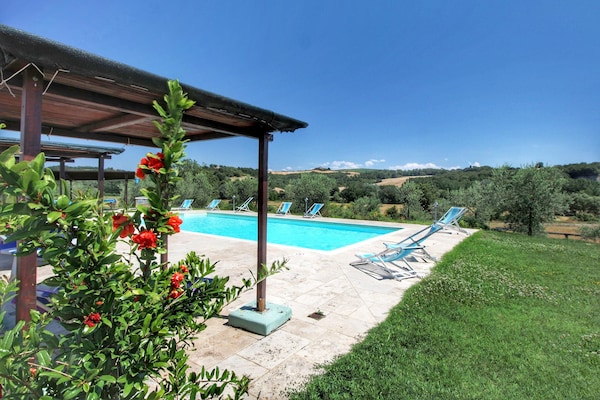 Foto van Boerderij in Toscane met zwembad - Vakantiehuis in Asciano - GardenSummer