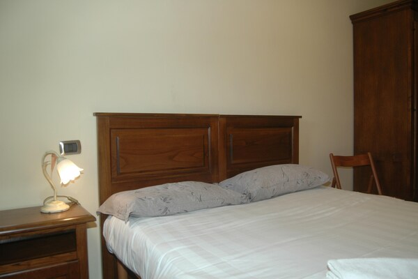 Foto van Vakantiehuis met zwembad in Camporgiano - Vakantiehuis in Camporgiano-LU - BedRoom