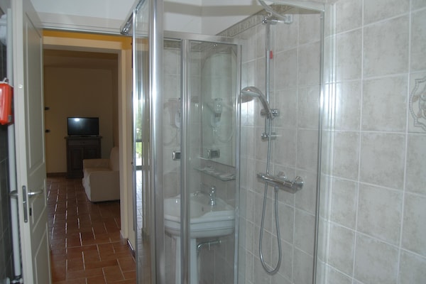 Foto van Vakantiehuis met zwembad in Camporgiano - Vakantiehuis in Camporgiano-LU - BathRoom