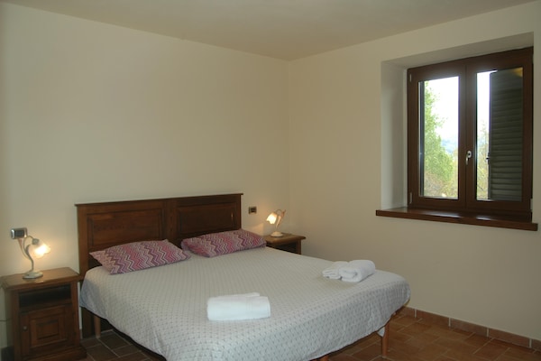 Foto van Vakantiehuis met zwembad in Camporgiano - Vakantiehuis in Camporgiano-LU - BedRoom