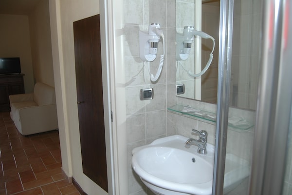 Foto van Vakantiehuis met zwembad in Camporgiano - Vakantiehuis in Camporgiano-LU - BathRoom