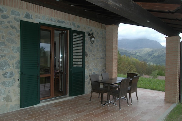 Foto van Vakantiehuis met zwembad in Camporgiano - Vakantiehuis in Camporgiano-LU - TerraceBalcony