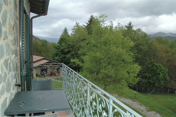 Foto van Vakantiehuis met zwembad in Camporgiano - Vakantiehuis in Camporgiano-LU - TerraceBalcony