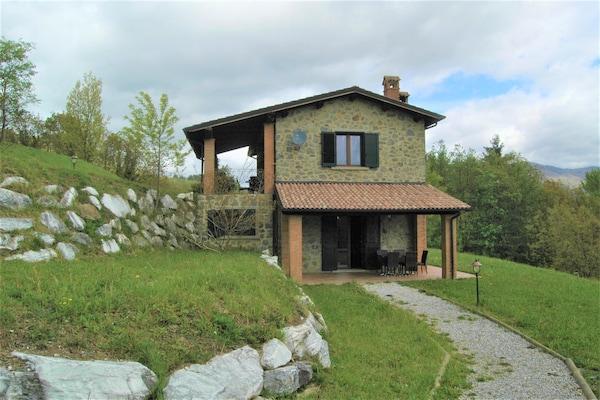 Foto van Vakantiehuis met zwembad in Camporgiano - Vakantiehuis in Camporgiano-LU - ExteriorSummer