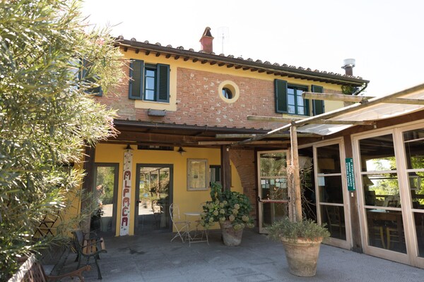 Foto van Boerderij in Toscane met Zwembad & Pisa - Vakantiehuis in Pontedera-PI - ExteriorSummer