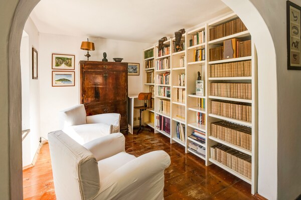 Foto van Toscaanse villa met terras - Vakantiehuis in Ansedonia (GR) - LivingRoom