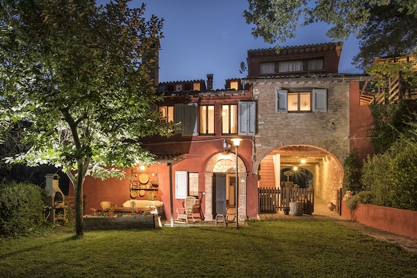 Foto van Moderne villa in Fabriano met privézwembad - Vakantiehuis in Fabriano - ExteriorSummer