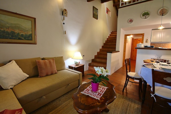 Foto van Moderne villa in Fabriano met privézwembad - Vakantiehuis in Fabriano - LivingRoom