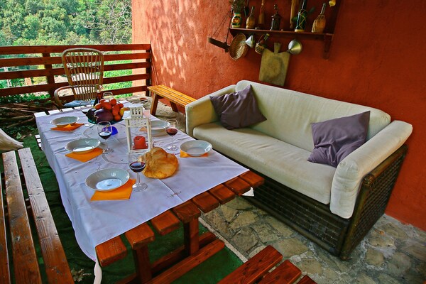 Foto van Moderne villa in Fabriano met privézwembad - Vakantiehuis in Fabriano - TerraceBalcony