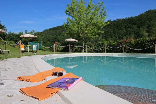 Foto van Appartement in Marche met Zwembad en Uitzicht - Vakantiehuis in Apecchio - PoolOfHouse