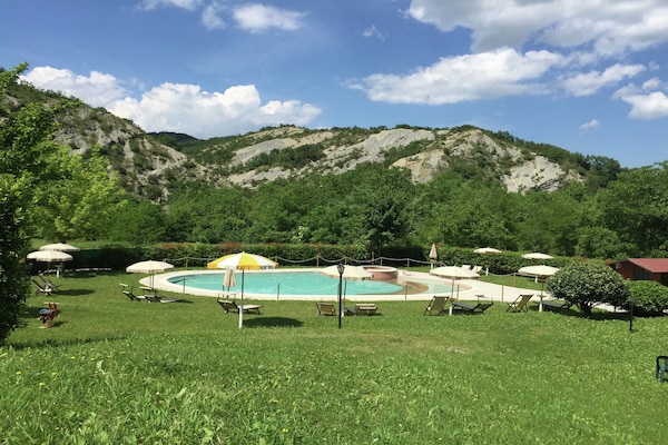 Foto van Appartement in Marche met Zwembad en Uitzicht - Vakantiehuis in Apecchio - PoolOfHouse