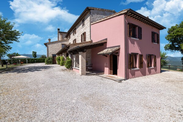 Foto van Ontspannend verblijf op het platteland - Vakantiehuis in Cagli - ExteriorSummer
