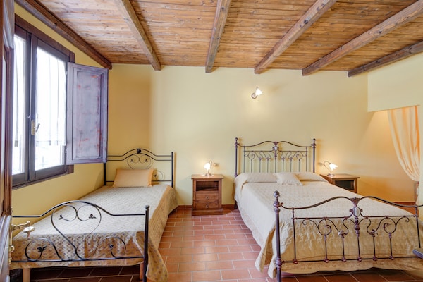 Foto van Monumentaal vakantiehuis in de heuvels van Abruzzo - BedRoom