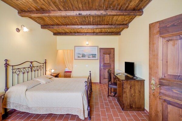 Foto van Monumentaal vakantiehuis in de heuvels van Abruzzo - BedRoom