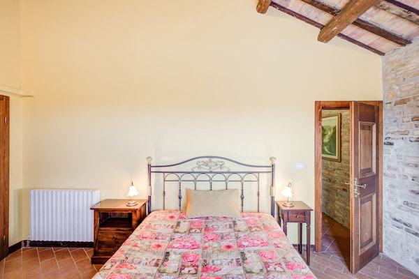 Foto van Monumentaal vakantiehuis in de heuvels van Abruzzo - BedRoom