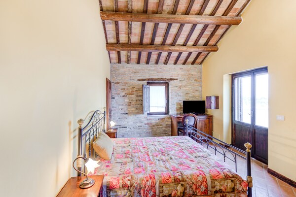 Foto van Monumentaal vakantiehuis in de heuvels van Abruzzo - BedRoom