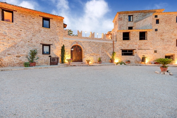 Foto van Monumentaal vakantiehuis in de heuvels van Abruzzo - ExteriorSummer