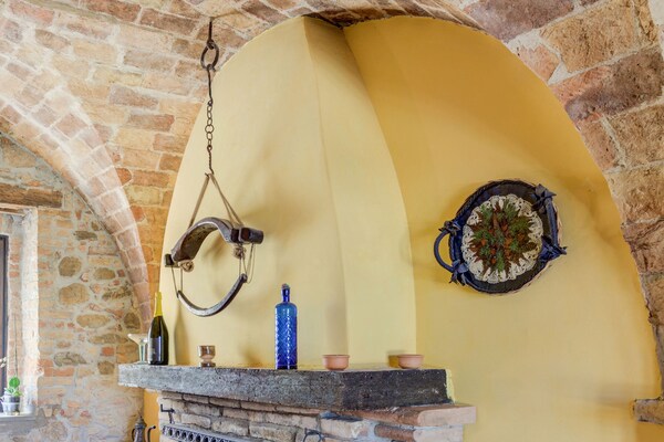 Foto van Monumentaal vakantiehuis in de heuvels van Abruzzo - LivingRoom