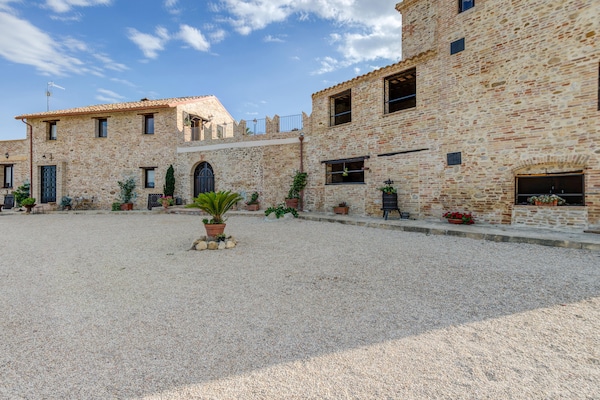 Foto van Monumentaal vakantiehuis in de heuvels van Abruzzo - ExteriorSummer