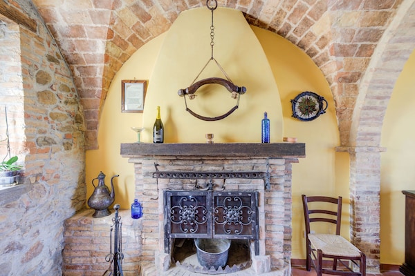 Foto van Monumentaal vakantiehuis in de heuvels van Abruzzo - LivingRoom