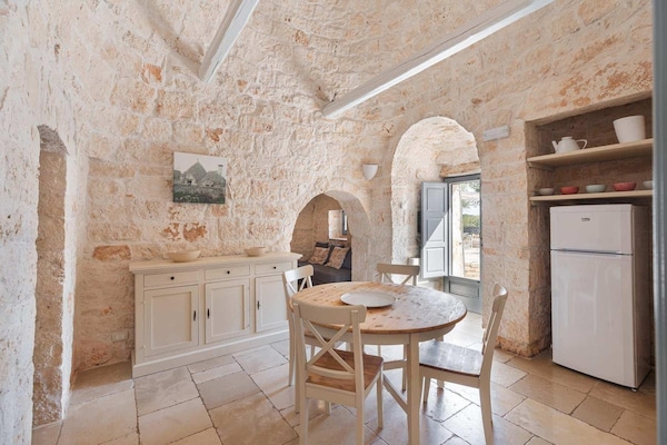 Foto van Stenen huis in Locorotondo met ondergrondse zwembad voor 6 personen - DiningRoom