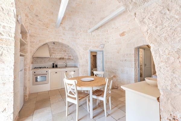 Foto van Stenen huis in Locorotondo met ondergrondse zwembad voor 6 personen - Kitchen