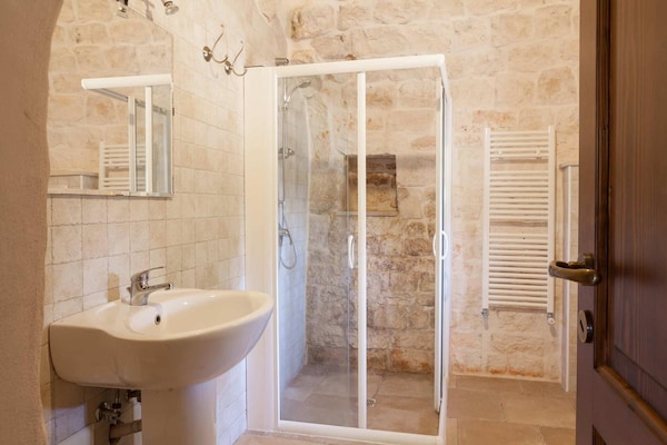 Foto van Stenen huis in Locorotondo met ondergrondse zwembad voor 6 personen - BathRoom
