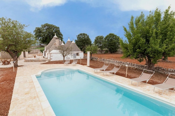 Foto van Stenen huis in Locorotondo met ondergrondse zwembad voor 6 personen - PoolOfHouse