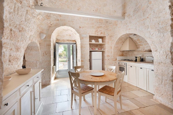 Foto van Stenen huis in Locorotondo met ondergrondse zwembad voor 6 personen - DiningRoom