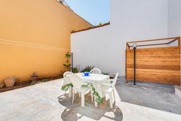 Foto van Comfortabel Vakantiehuis met Tuin - Vakantiehuis in Collepasso - TerraceBalcony