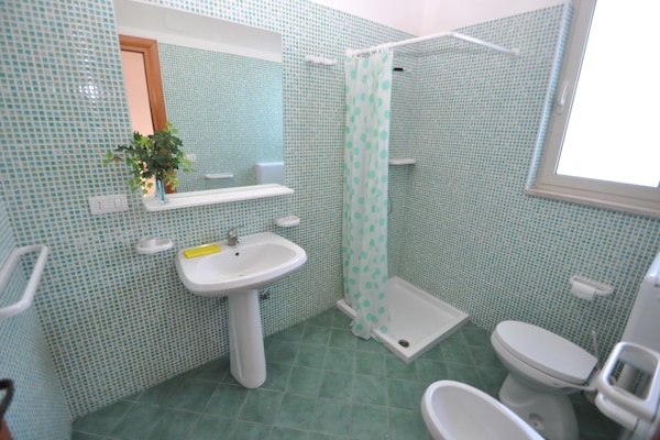 Foto van Appartement in Torre Suda, Racale - Vakantiehuis in Torre Suda, Racale (LE) - BathRoom