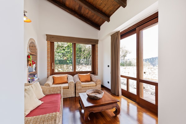 Foto van Villa in San Mango met Zwembad en Bubbelbad - Vakantiehuis in San Mango D'aquino - LivingRoom