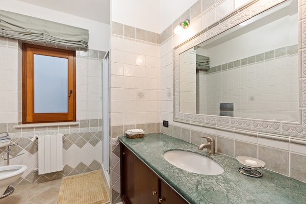 Foto van Villa in San Mango met Zwembad en Bubbelbad - Vakantiehuis in San Mango D'aquino - BathRoom