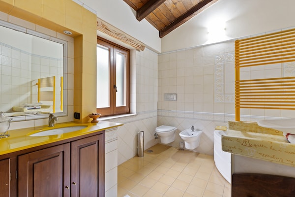 Foto van Villa in San Mango met Zwembad en Bubbelbad - Vakantiehuis in San Mango D'aquino - BathRoom