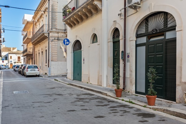 Foto van Appartement in Scicli bij Palazzo Ribera - Vakantiehuis in Scicli - ExteriorSummer