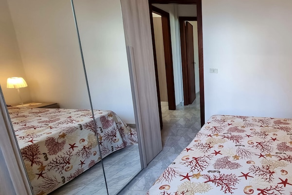 Foto van Cannotta Beach - Alicudi - Vakantiehuis in Terme Vigliatore - Untagged