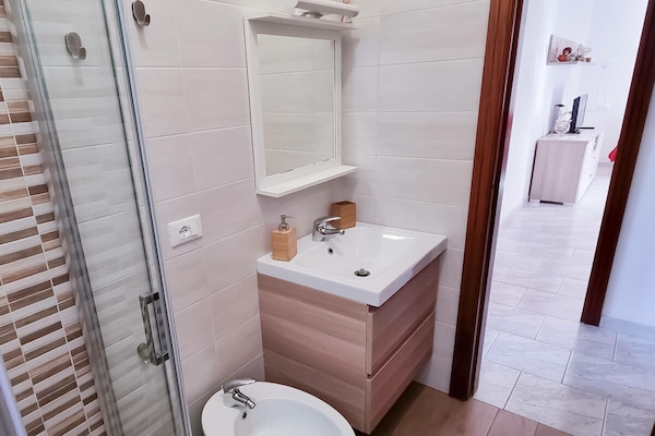 Foto van Cannotta Beach - Alicudi - Vakantiehuis in Terme Vigliatore - Untagged