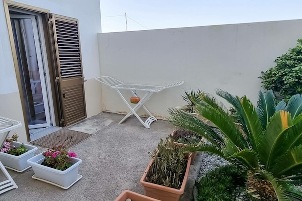 Foto van Cannotta Beach - Alicudi - Vakantiehuis in Terme Vigliatore - Untagged
