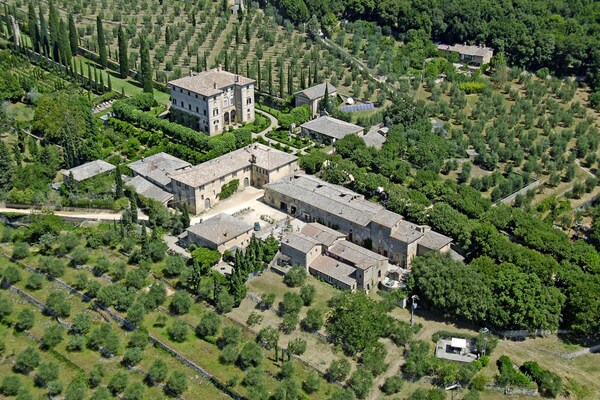 Foto van Charmante Villa in Toscane met Zwembad - Vakantiehuis in Sovicille - ExteriorSummer