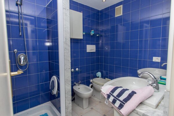 Foto van Caravanpark Belvedere, Grado - Vakantiehuis in Belvedere di Aquileia - BathRoom