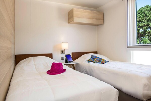 Foto van VIP stacaravan met terras - Vakantiehuis in Vendres-Plage - BedRoom