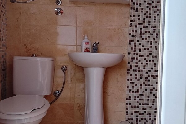 Foto van Beachfront Sunset Apartments Sutomore-ClassicStdio - BathRoom