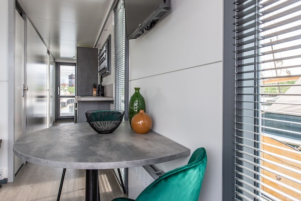 Foto van Waterlodge in Kamperland bij Veerse Meer - Vakantiehuis in Kamperland - DiningRoom