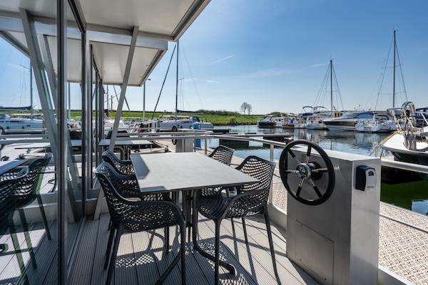 Foto van Waterlodge in Kamperland bij Veerse Meer - Vakantiehuis in Kamperland - TerraceBalcony