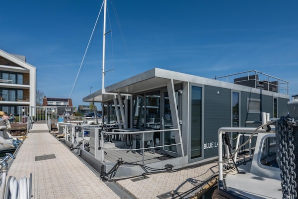 Foto van Waterlodge in Kamperland bij Veerse Meer - Vakantiehuis in Kamperland - ExteriorSummer